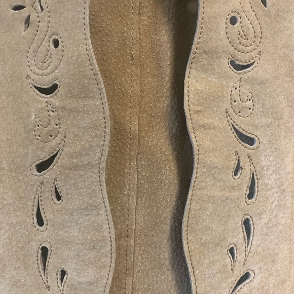 Vest - Picture 4 of 6